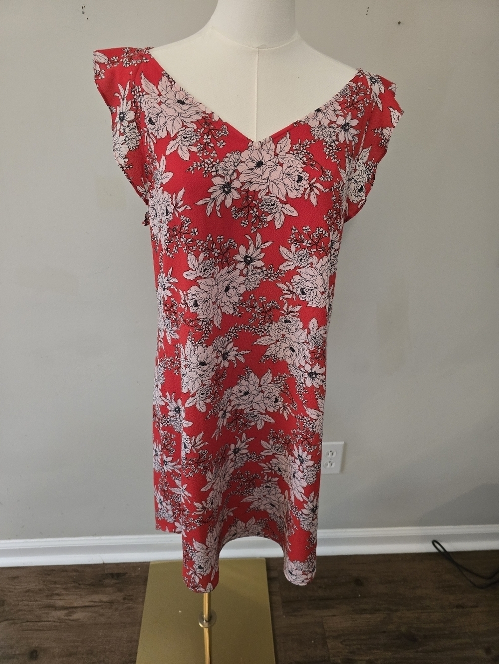 Vince Camuto Red And Black Floral Flutter Sleeve Dress